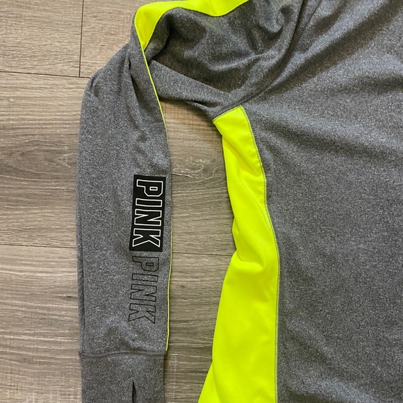 PINK VS zip up size medium - Picture 4 of 5